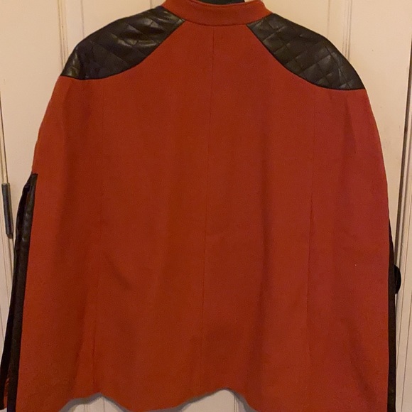 Gilli Cape - Picture 6 of 7